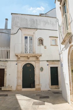 Ara sokakta. Martina Franca. Puglia. İtalya. 