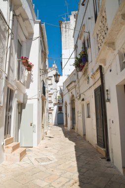 Ara sokakta. Martina Franca. Puglia. İtalya. 