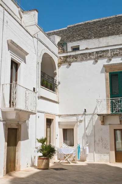 Alleyway. Locorotondo. Puglia. Italy. — Stock Photo, Image