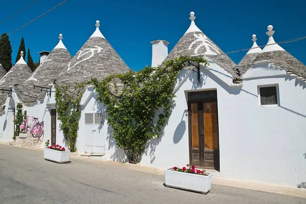 Trulli houses. Alberobello. Puglia. Italy. — Stock Photo, Image