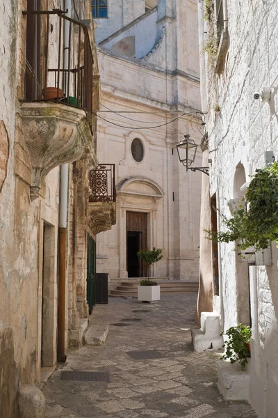 Ara sokakta. Ceglie Messapica. Puglia. İtalya. — Stok fotoğraf