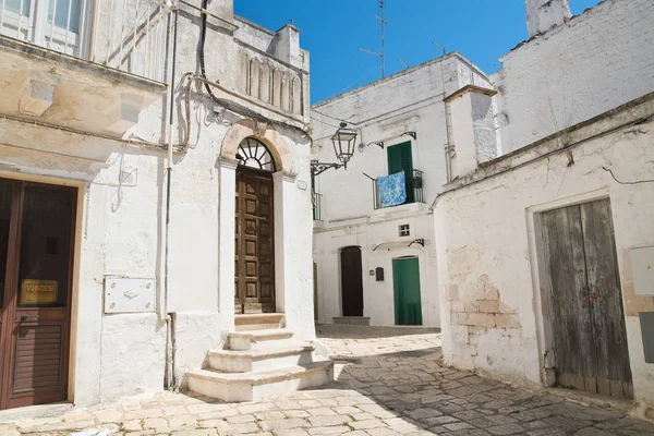 Callejuela. Ceglie Messapica. Puglia. Italia . — Foto de Stock