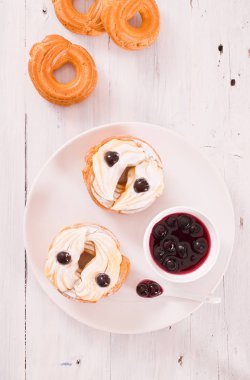 Zeppole Pasta krema ile. 