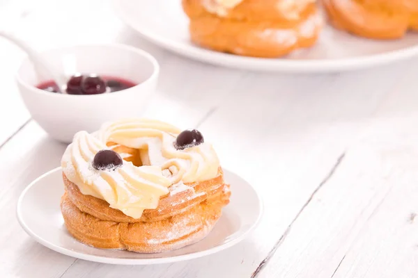 Zeppole with pastry cream. — Stock Photo, Image