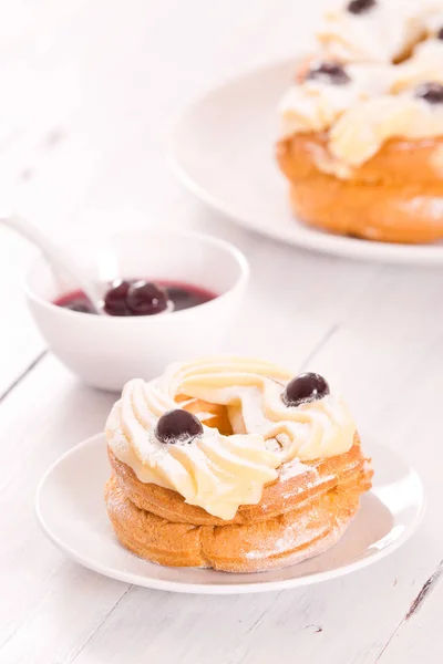 Zeppole à la crème pâtissière . — Photo