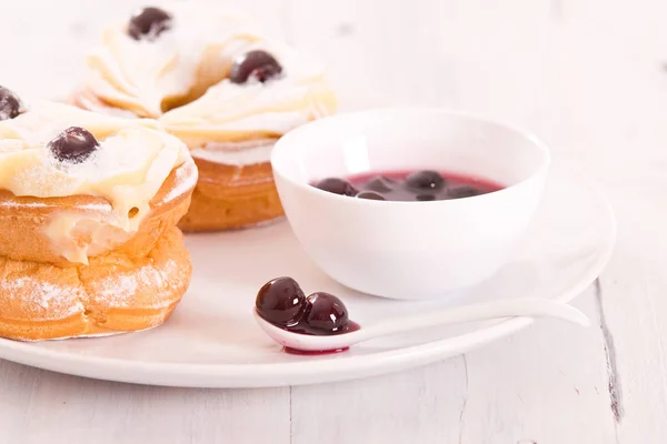 Zeppole with pastry cream. — Stock Photo, Image