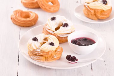 Zeppole Pasta krema ile. 