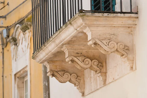 Para o beco. Martina Franca. Puglia. Itália . — Fotografia de Stock