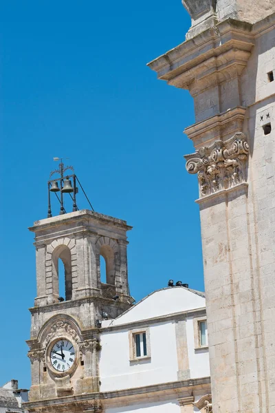 Een steegje. Martina Franca. Een Puglia. Italië. — Stockfoto