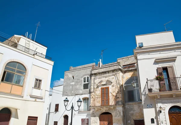 Para o beco. Mottola. Puglia. Itália . — Fotografia de Stock