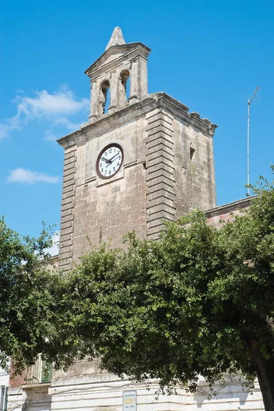 Torre dell'orologio. Mottola. Puglia. Italia . — Foto Stock