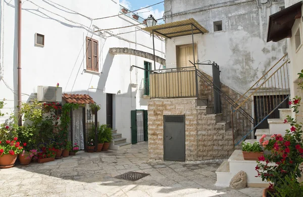 Para o beco. Mottola. Puglia. Itália . — Fotografia de Stock