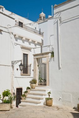 Ara sokakta. Martina Franca. Puglia. İtalya. 