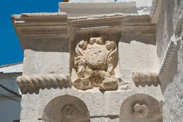 tarihi Saray. Cisternino. Puglia. İtalya. 