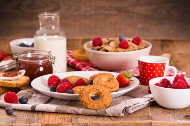 Kepekli tahıllar ile Kahvaltı. 