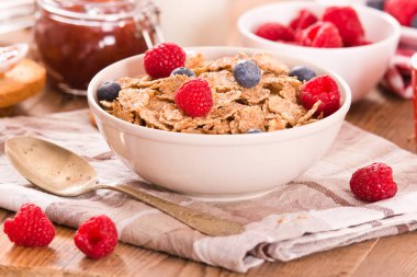 Kepekli tahıllar ile Kahvaltı. 