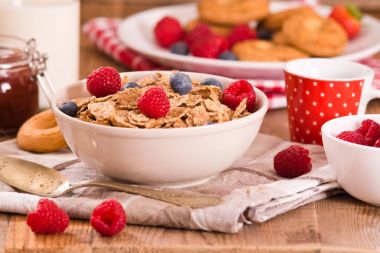 Kepekli tahıllar ile Kahvaltı. 