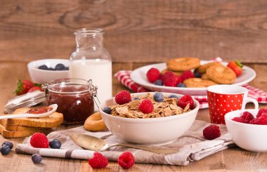 Kepekli tahıllar ile Kahvaltı. 