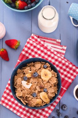 Kepekli tahıllar ile Kahvaltı. 