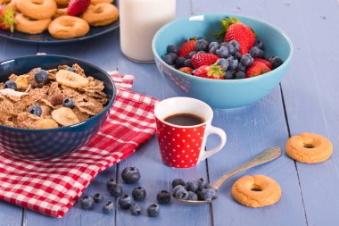 Kepekli tahıllar ile Kahvaltı. 