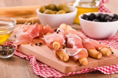 Grisini breadsticks ile jambon. 