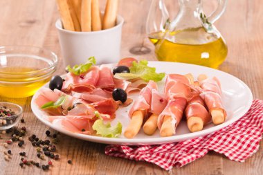 Grisini breadsticks ile jambon. 