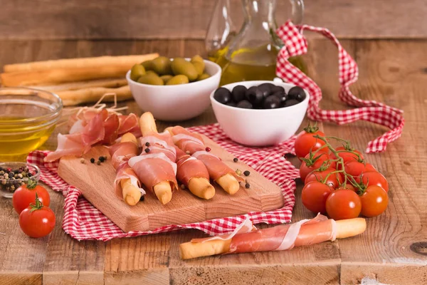 Grisini breadsticks ile jambon. 