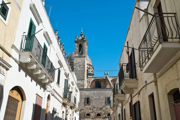 Ulička. Ceglie Messapica. Puglia. Itálie. — Stock fotografie