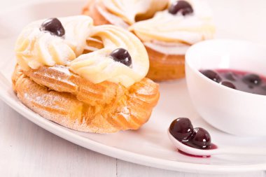 Zeppole Pasta krema ile. 