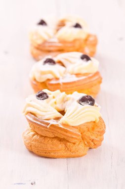 Zeppole Pasta krema ile. 