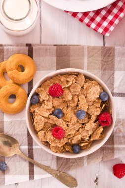 Kepekli tahıllar ile Kahvaltı. 