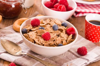 Kepekli tahıllar ile Kahvaltı. 