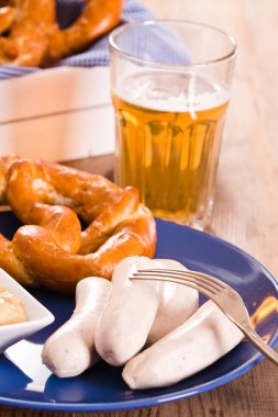 bira ile Bavyera simit.