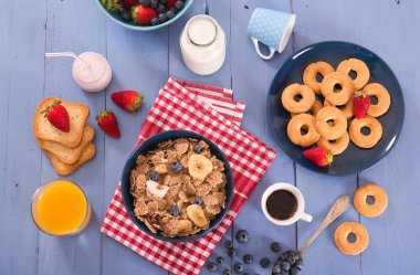 Kepekli tahıllar ile Kahvaltı. 