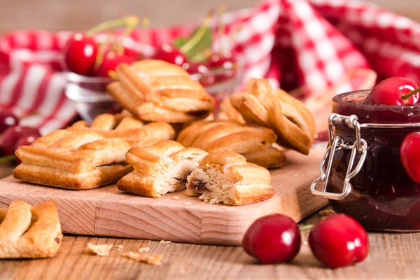 Cherry pastry pies with jam. — Stock Photo, Image