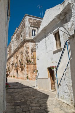 Ara sokakta. Ceglie Messapica. Puglia. İtalya. 