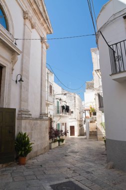 Ara sokakta. Noci. Puglia. İtalya. 