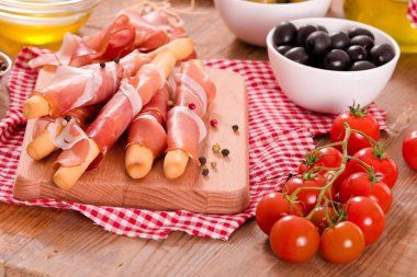 Grisini breadsticks ile jambon. 