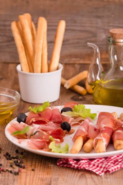 Grisini breadsticks ile jambon. 