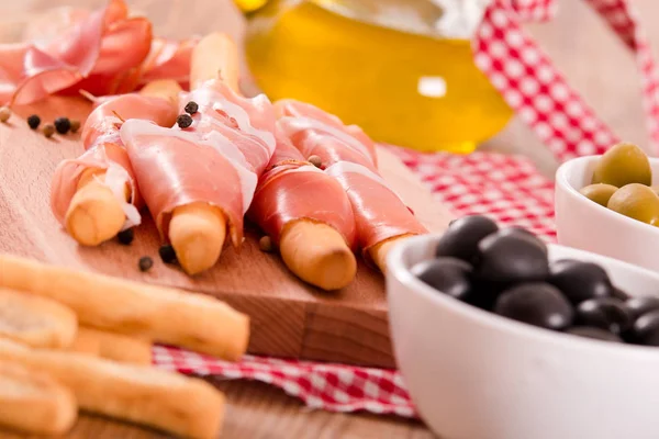 Grisini breadsticks ile jambon. 
