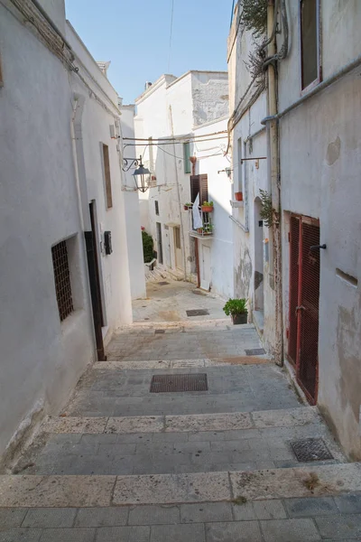 Para o beco. Castellaneta. Puglia. Itália . — Fotografia de Stock