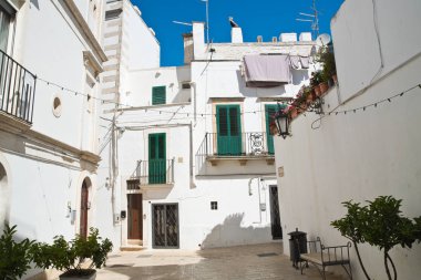 Ara sokakta. Martina Franca. Puglia. İtalya. 