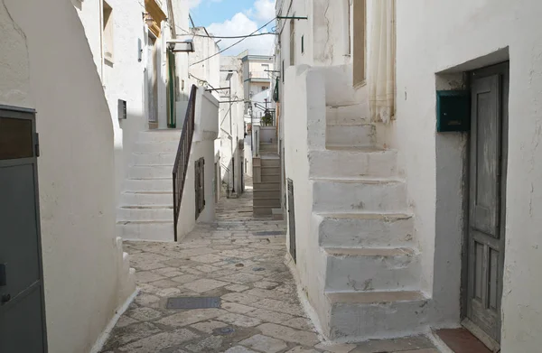 Para o beco. Mottola. Puglia. Itália . — Fotografia de Stock