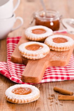 Kahvaltı çerezleri ahşap tablo. 