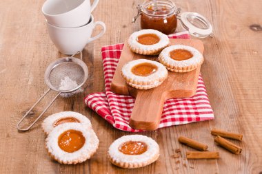 Kahvaltı çerezleri ahşap tablo. 