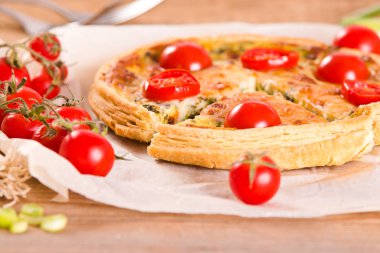 Pırasa ve domates salçası. 