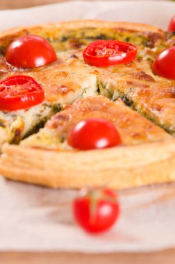 Pırasa ve domates salçası. 