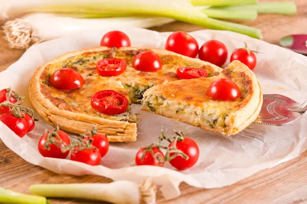 Pırasa ve domates salçası. 