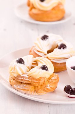 Zeppole Pasta krema ile. 