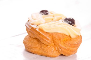 Zeppole Pasta krema ile. 